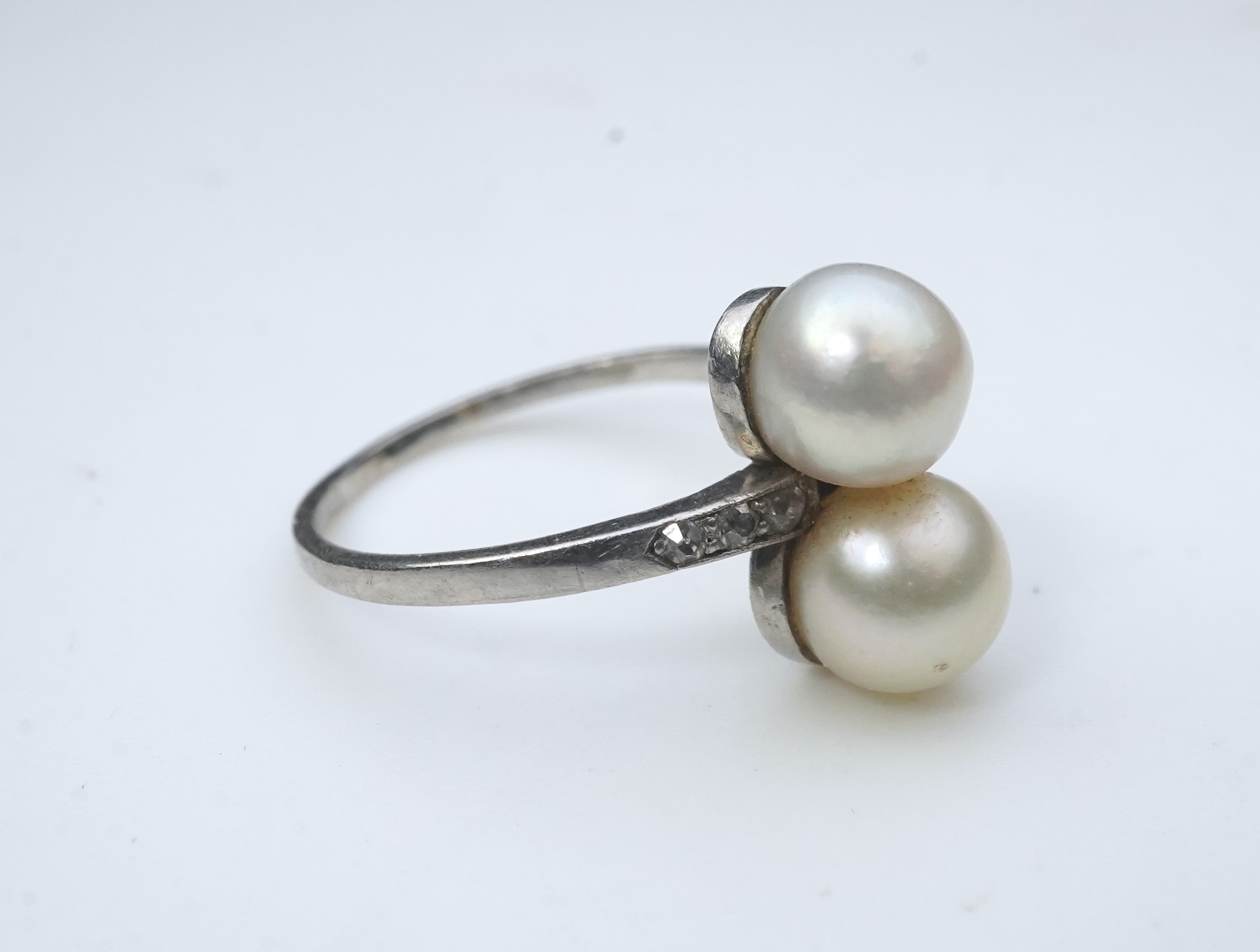 A pearl and diamond toi-et-moi ring, circa 1920